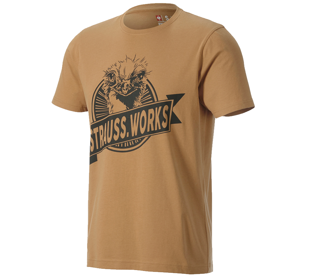 Beklædning: T-shirt e.s.iconic works + mandelbrun
