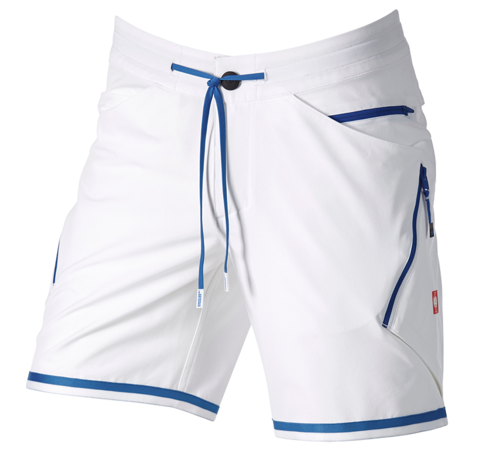 Beklædning: Shorts e.s.ambition + hvid/ensianblå
