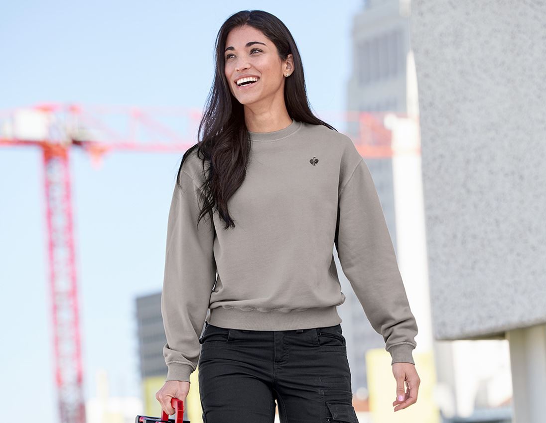 Emner: Oversize sweatshirt e.s.motion ten, damer + opalgrå vintage