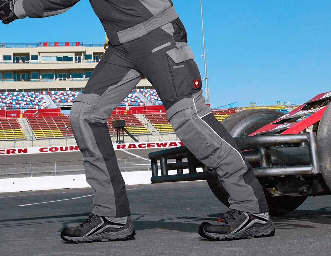 Topics: Functional trousers e.s.dynashield + cement/graphite