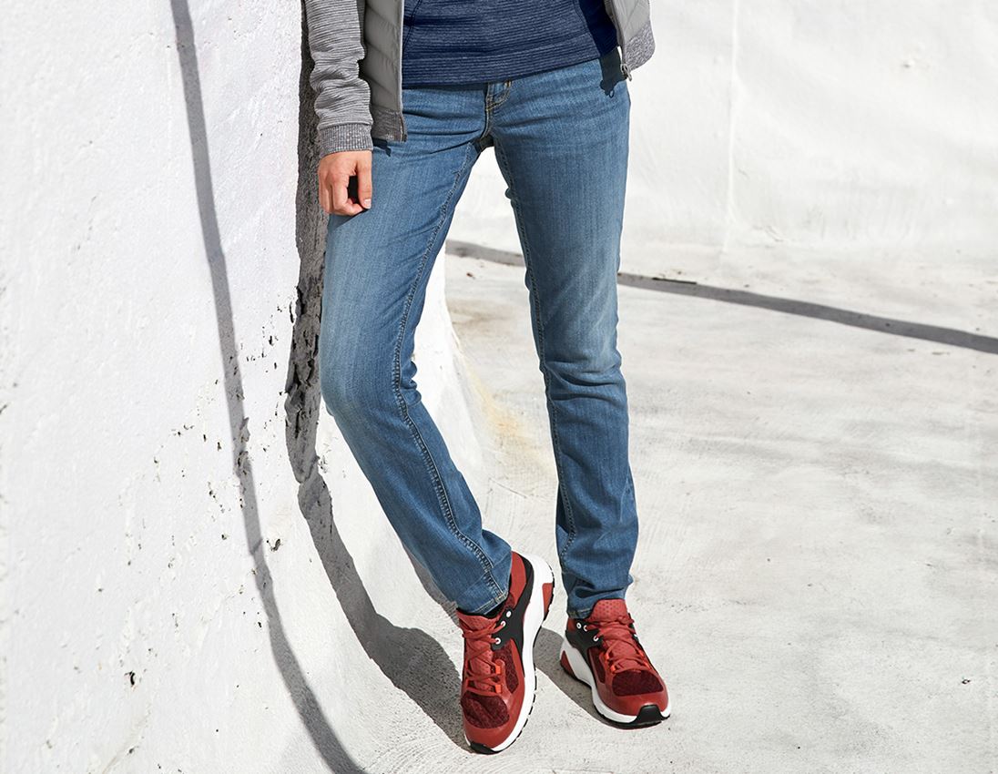Beklædning: SÆT: 2x5-Pocket-Stretch-jeans, da.+madkasse+bestik + stonewashed