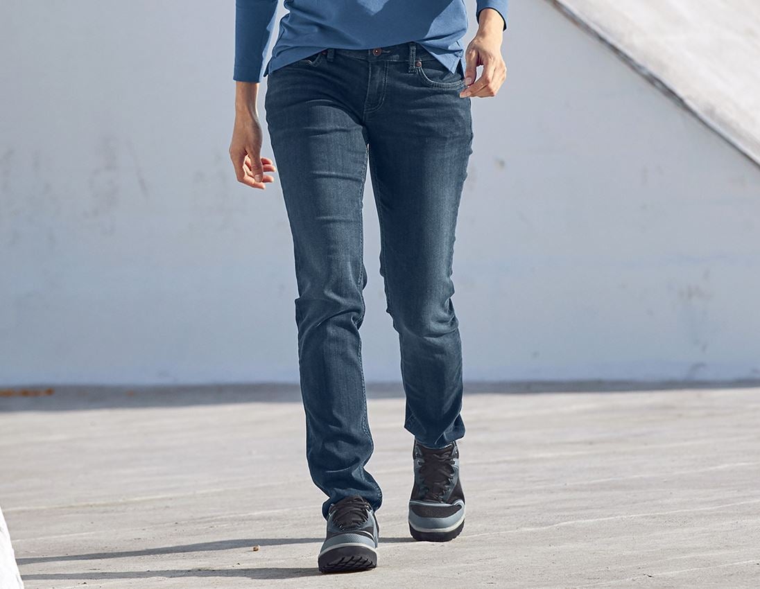 Beklædning: SÆT: 2x5-Pocket-Stretch-jeans, da.+madkasse+bestik + mediumwashed