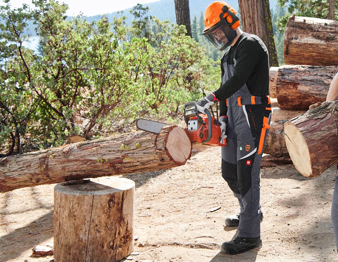 Sikkerhedstøj skovbrug / motorsav: e.s. skovoverall med skærebeskyttelse, KWF + grå/advarselsorange