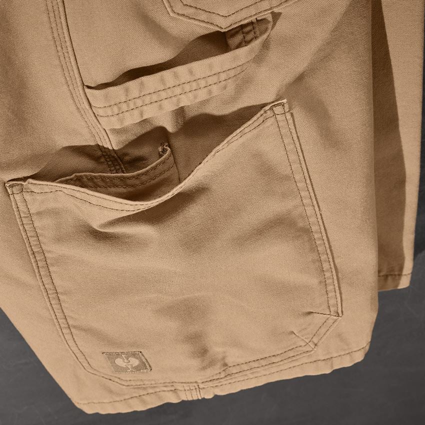 Beklædning: Shorts e.s.iconic + mandelbrun 2