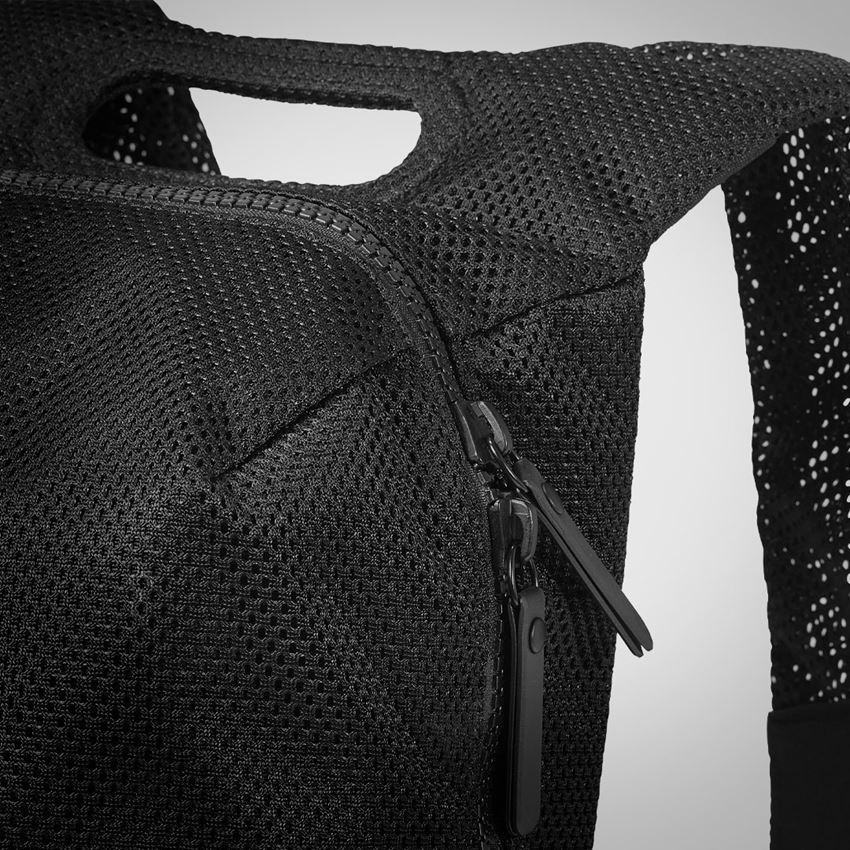 Accessories: Backpack e.s.ambition + black 2