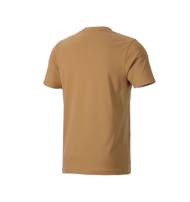 Beklædning: T-shirt e.s.iconic works + mandelbrun 3