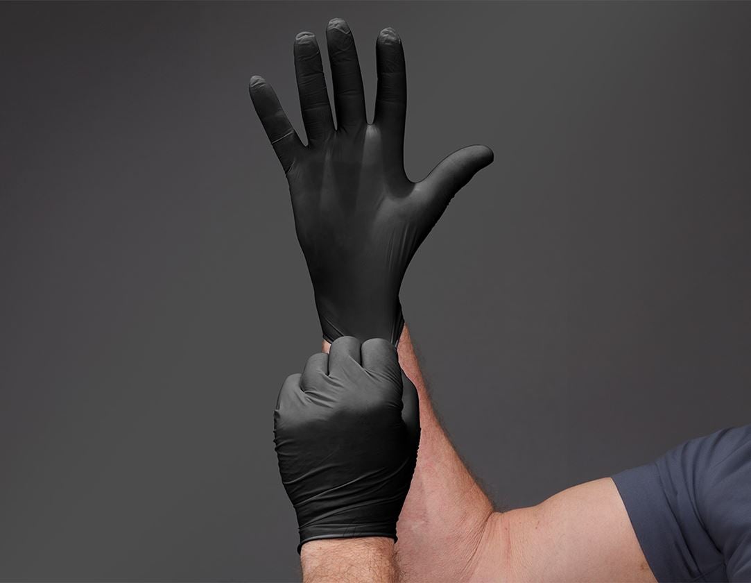 Disposable Gloves: Disposable latex examination gloves, powder-free + black